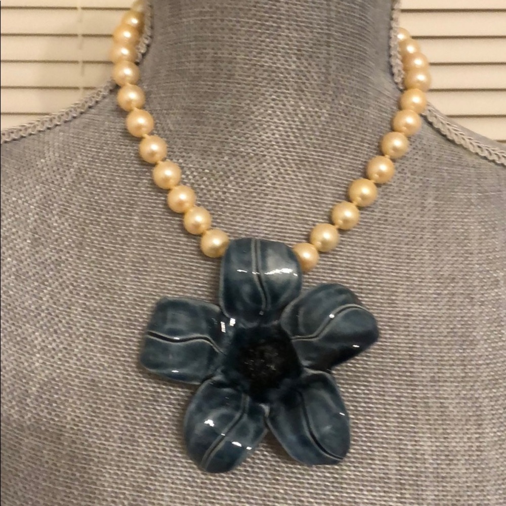 Vintage Les Bernard bold flower pearl necklace